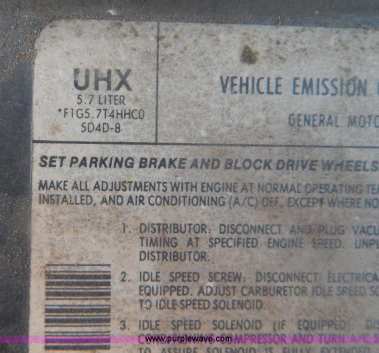 image for item I1114 1985 Chevrolet Suburban SUV