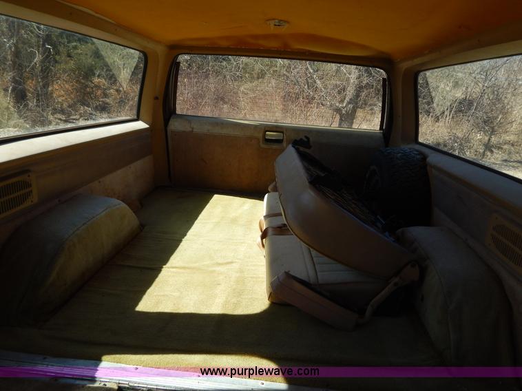 image for item I1114 1985 Chevrolet Suburban SUV