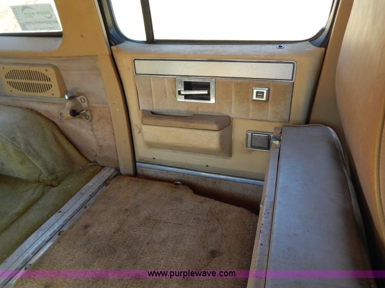 image for item I1114 1985 Chevrolet Suburban SUV