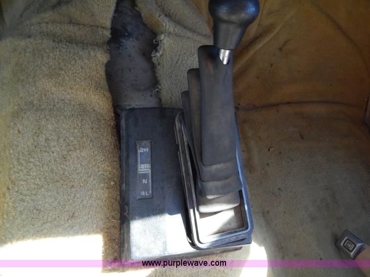 image for item I1114 1985 Chevrolet Suburban SUV