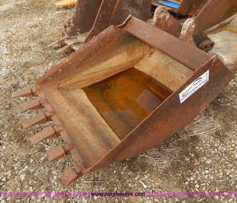 image for item I1121 30"W excavator bucket