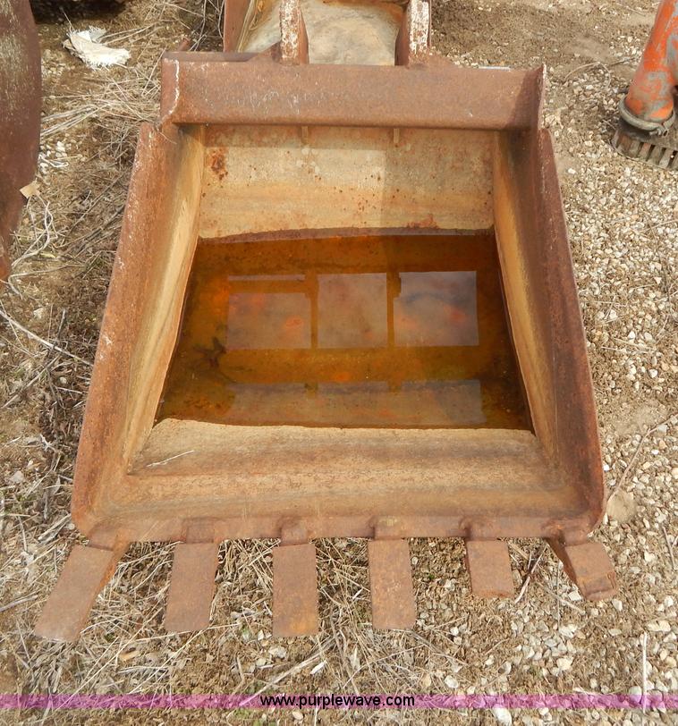 image for item I1121 30"W excavator bucket