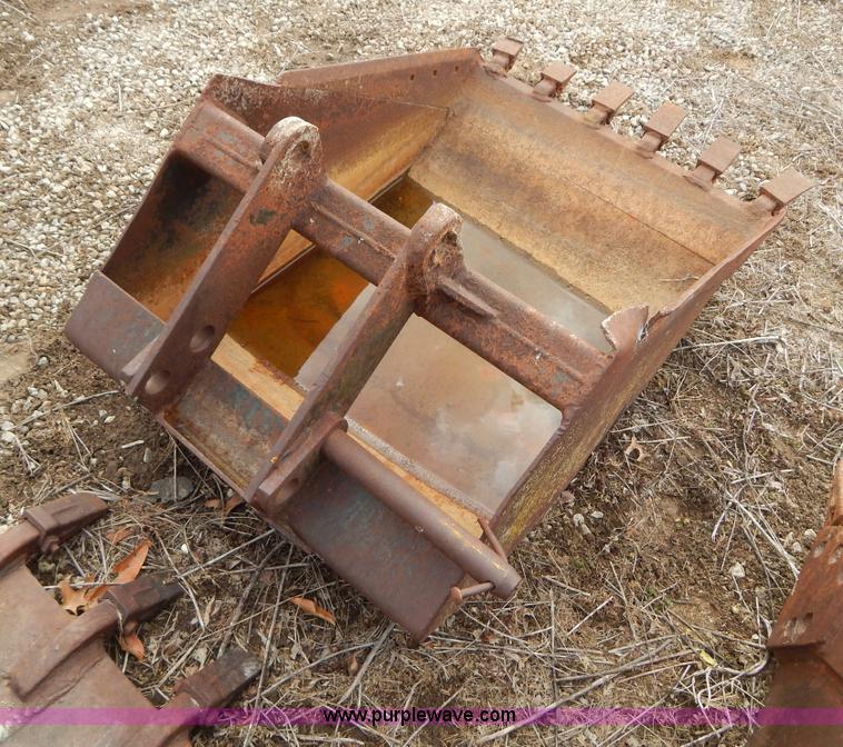 image for item I1121 30"W excavator bucket