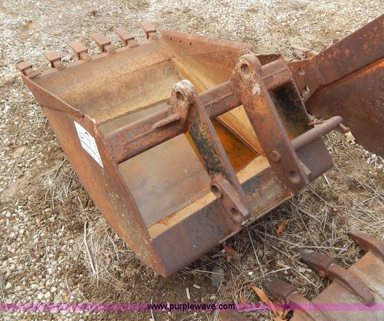 image for item I1121 30"W excavator bucket