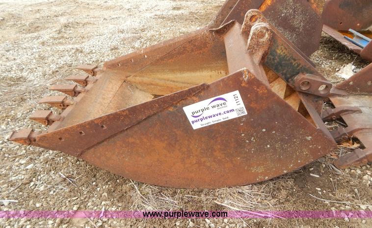 image for item I1121 30"W excavator bucket