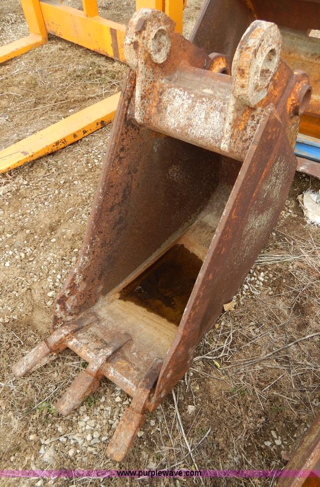 image for item I1122 18"W excavator bucket