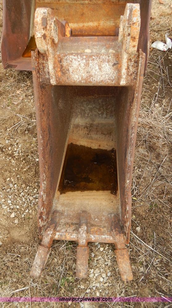 image for item I1122 18"W excavator bucket