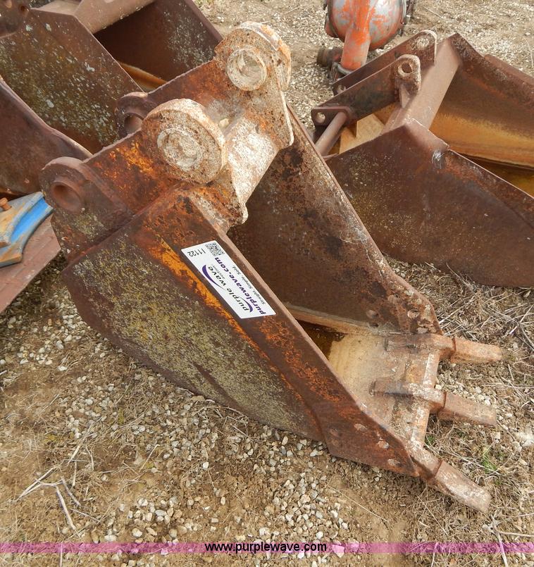 image for item I1122 18"W excavator bucket