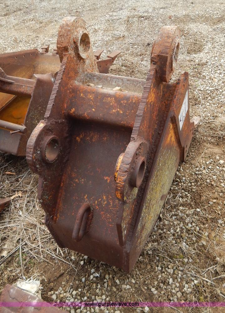 image for item I1122 18"W excavator bucket