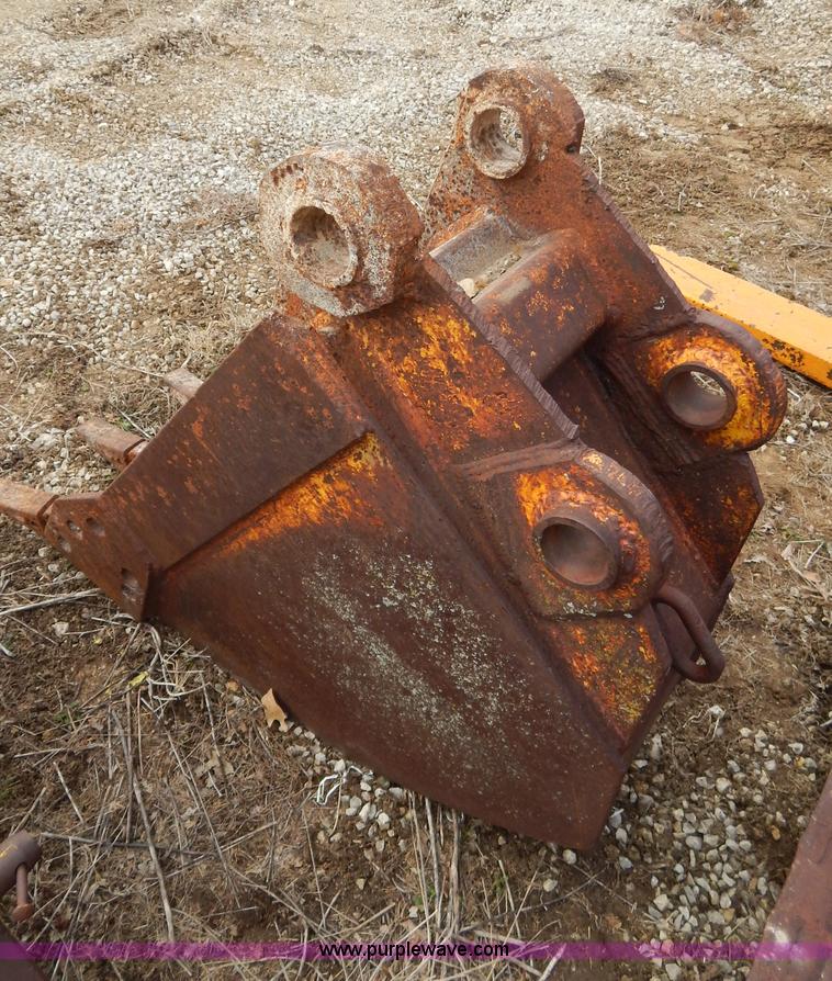 image for item I1122 18"W excavator bucket