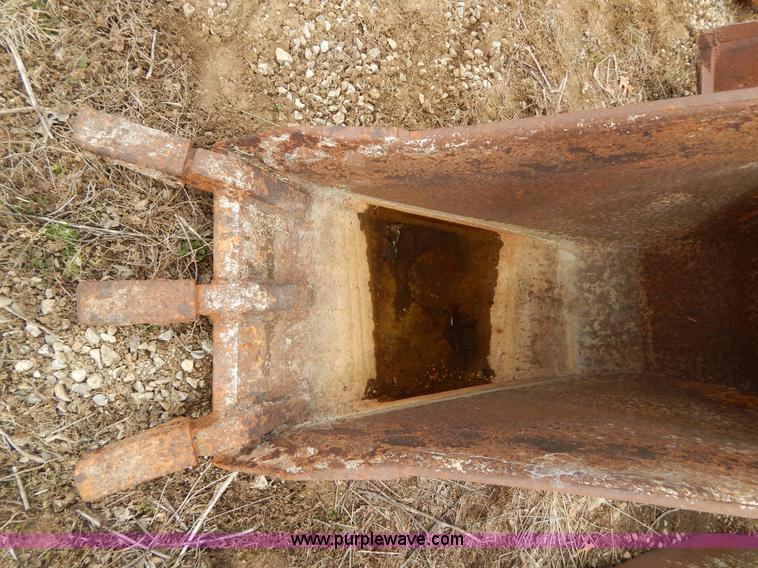 image for item I1122 18"W excavator bucket