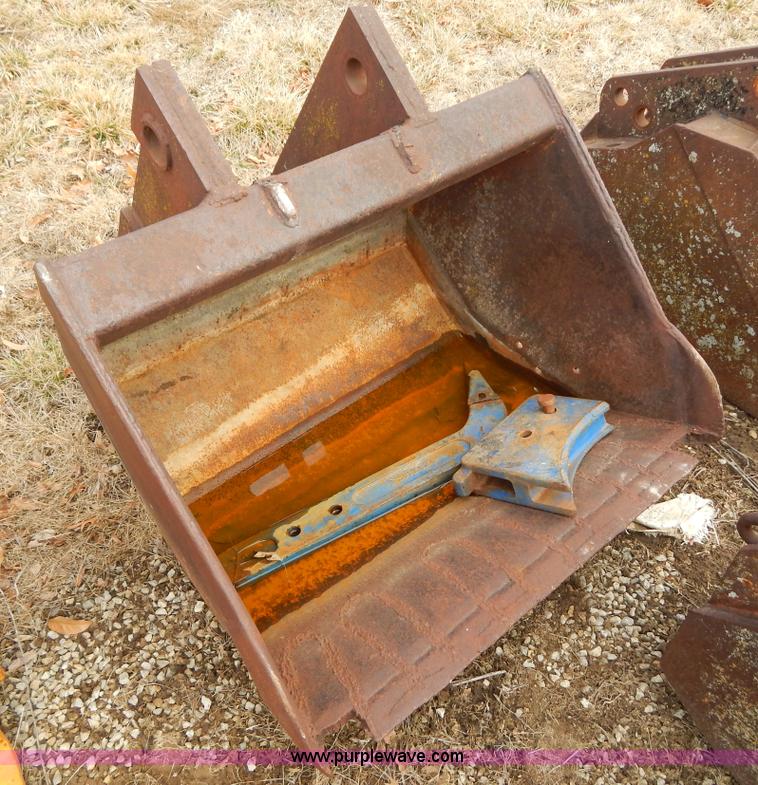 image for item I1123 42"W excavator bucket