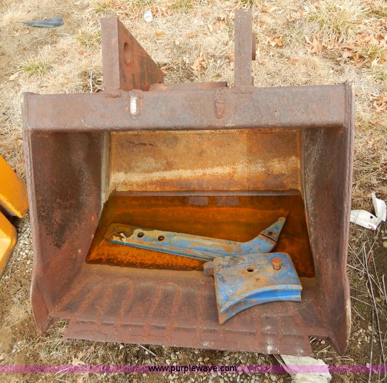 image for item I1123 42"W excavator bucket