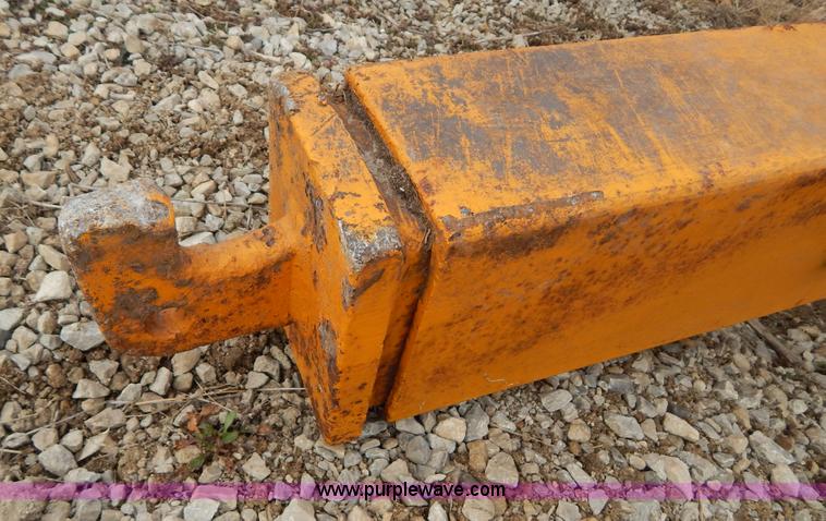 image for item I1125 Extendable lifting boom for loader