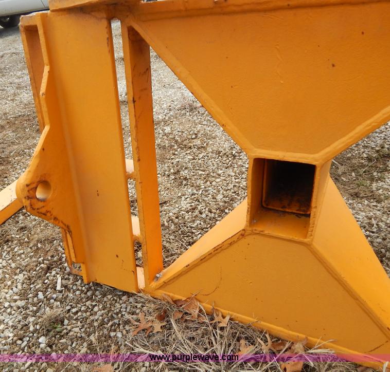 image for item I1125 Extendable lifting boom for loader