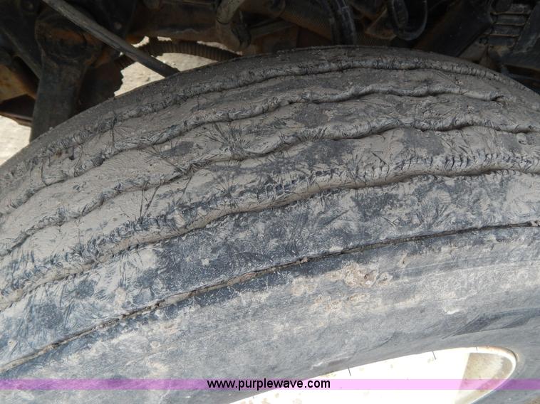 image for item I1129 1984 International C09670 water truck