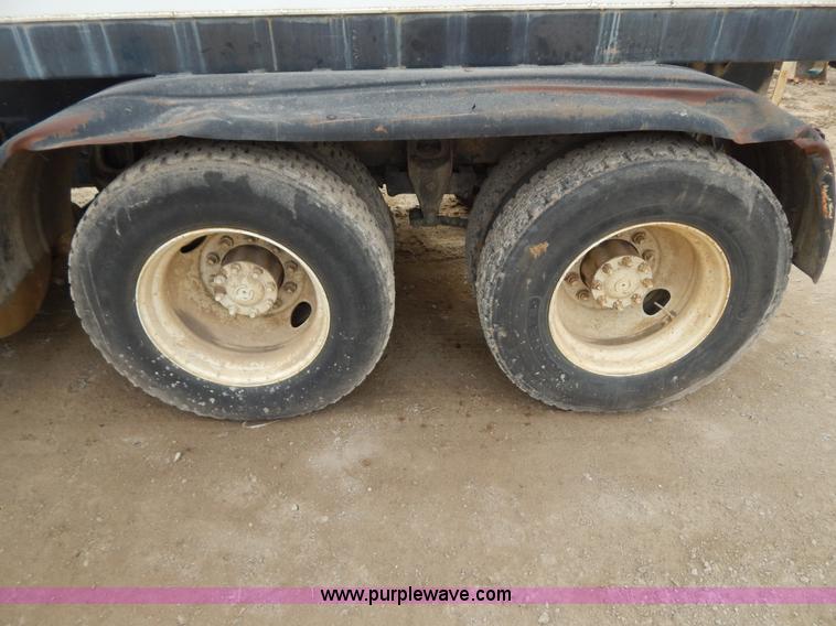 image for item I1129 1984 International C09670 water truck