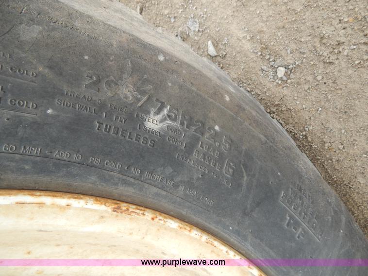 image for item I1129 1984 International C09670 water truck