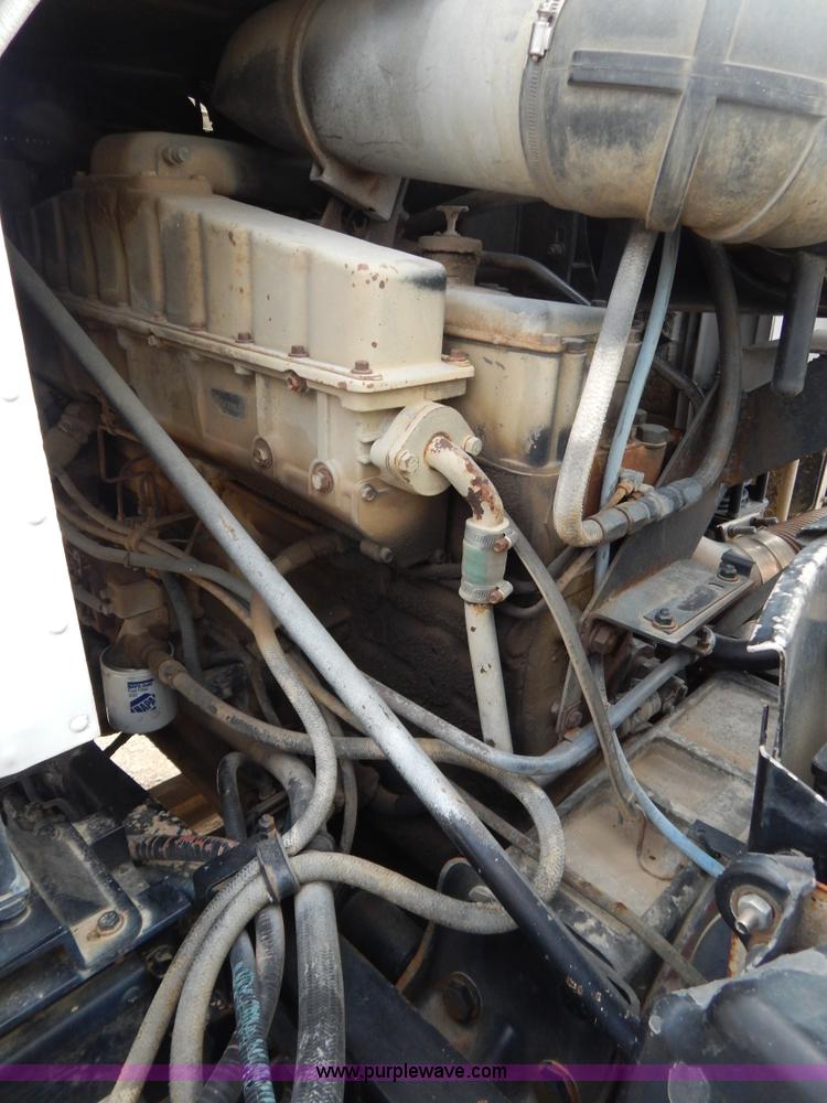 image for item I1129 1984 International C09670 water truck