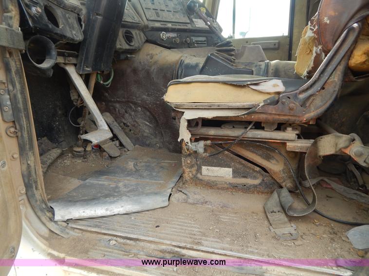 image for item I1129 1984 International C09670 water truck