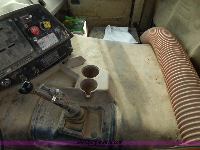 image for item I1129 1984 International C09670 water truck