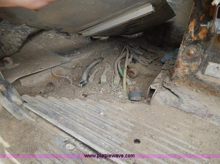 image for item I1129 1984 International C09670 water truck