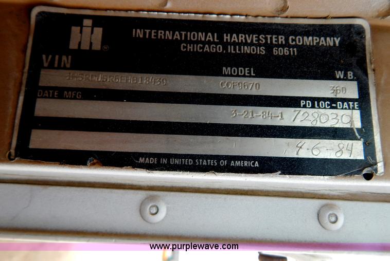 image for item I1129 1984 International C09670 water truck