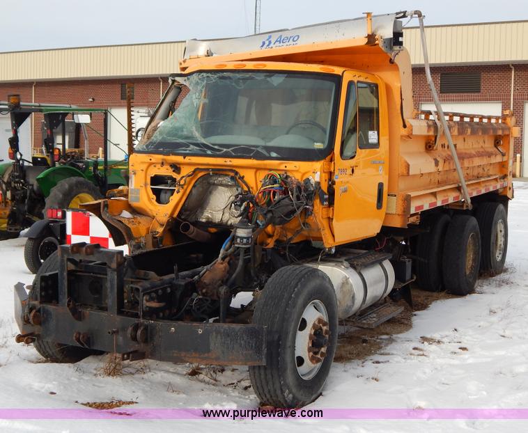 image for item I1205 2007 International 7400 dump truck