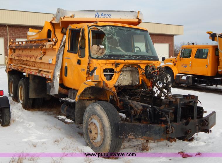 image for item I1205 2007 International 7400 dump truck