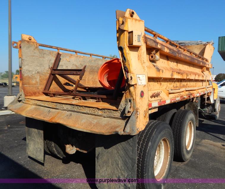 image for item I1205 2007 International 7400 dump truck