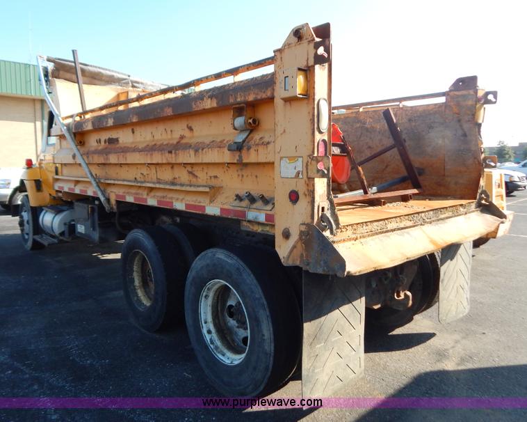 image for item I1205 2007 International 7400 dump truck