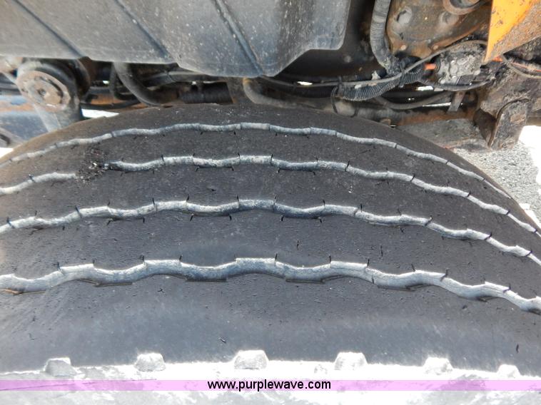 image for item I1205 2007 International 7400 dump truck