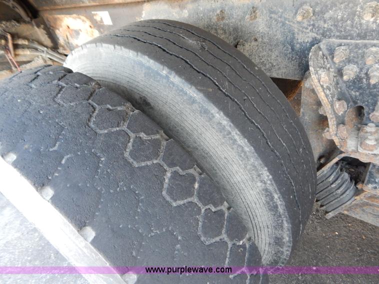 image for item I1205 2007 International 7400 dump truck