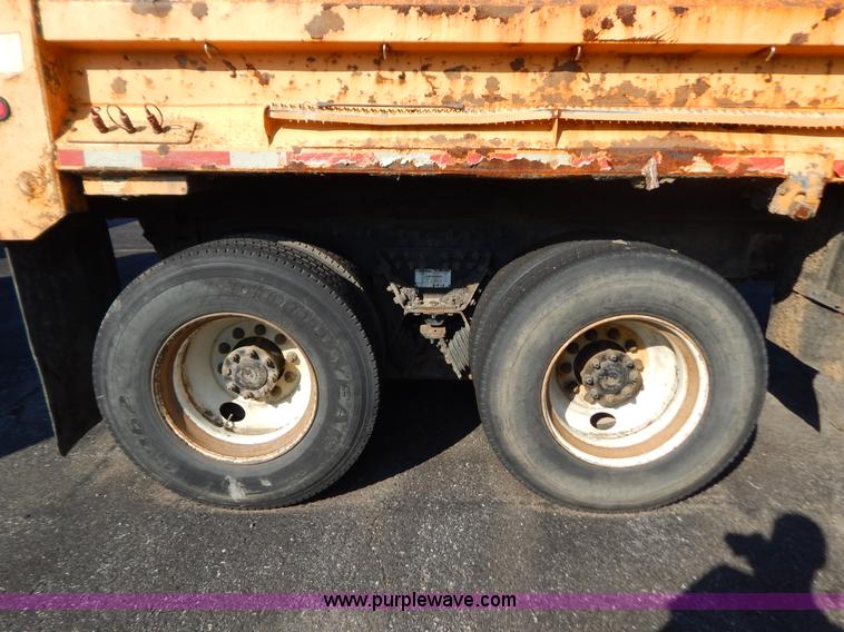 image for item I1205 2007 International 7400 dump truck