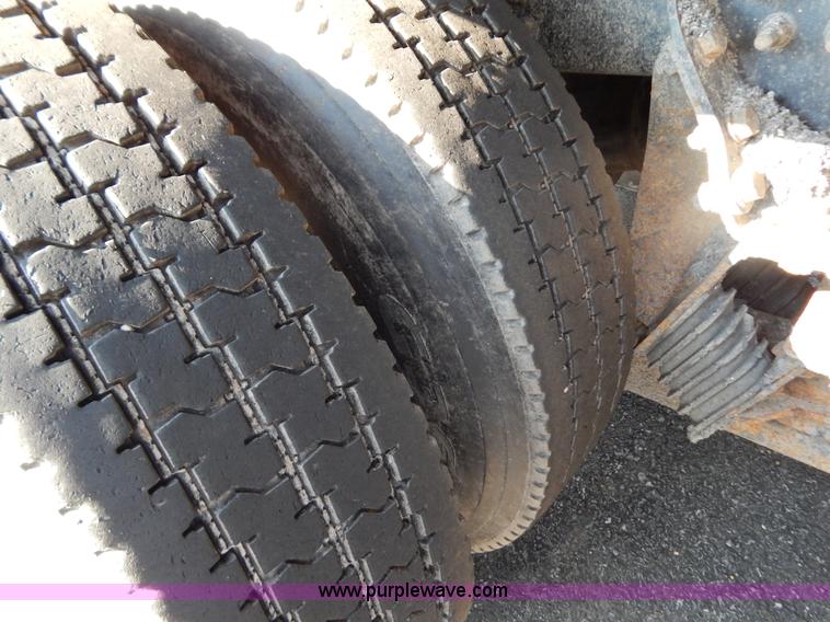 image for item I1205 2007 International 7400 dump truck