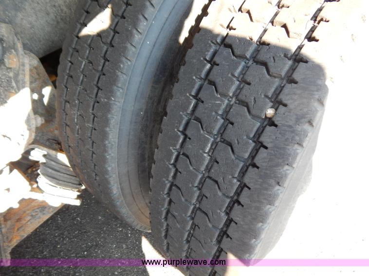 image for item I1205 2007 International 7400 dump truck