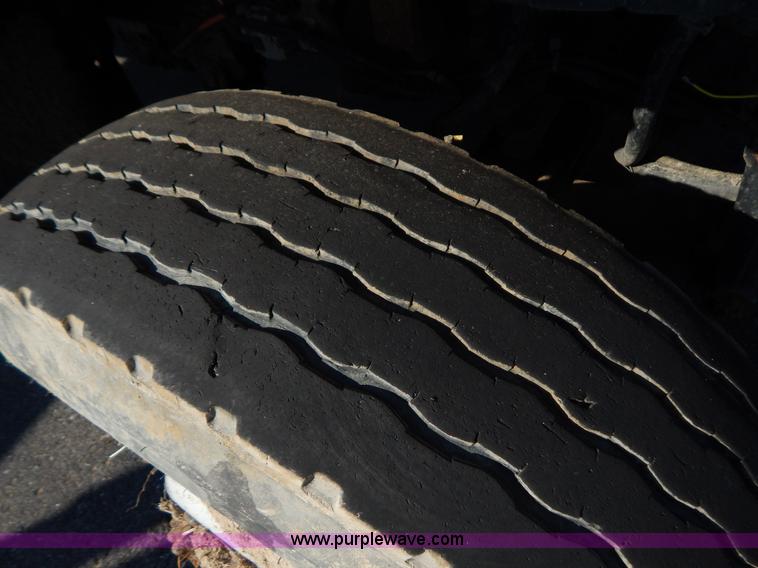 image for item I1205 2007 International 7400 dump truck