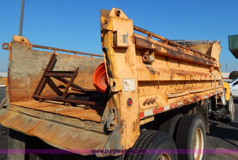 image for item I1205 2007 International 7400 dump truck