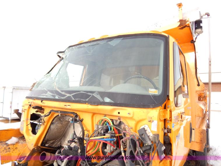 image for item I1205 2007 International 7400 dump truck