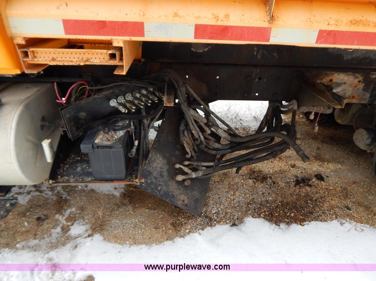 image for item I1205 2007 International 7400 dump truck