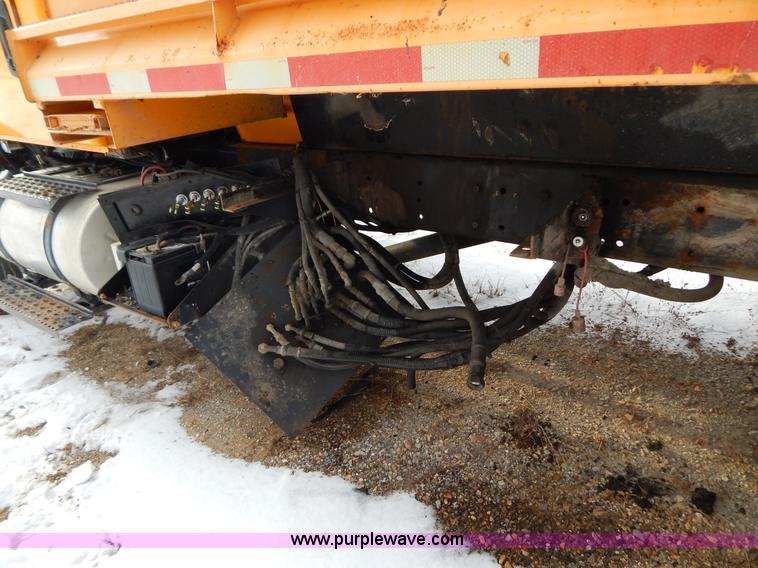 image for item I1205 2007 International 7400 dump truck