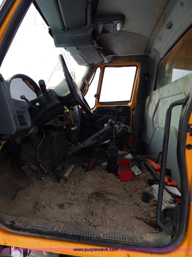 image for item I1205 2007 International 7400 dump truck