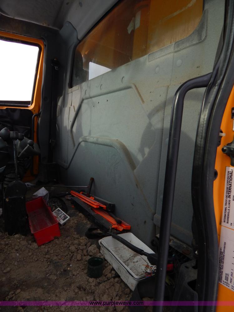 image for item I1205 2007 International 7400 dump truck