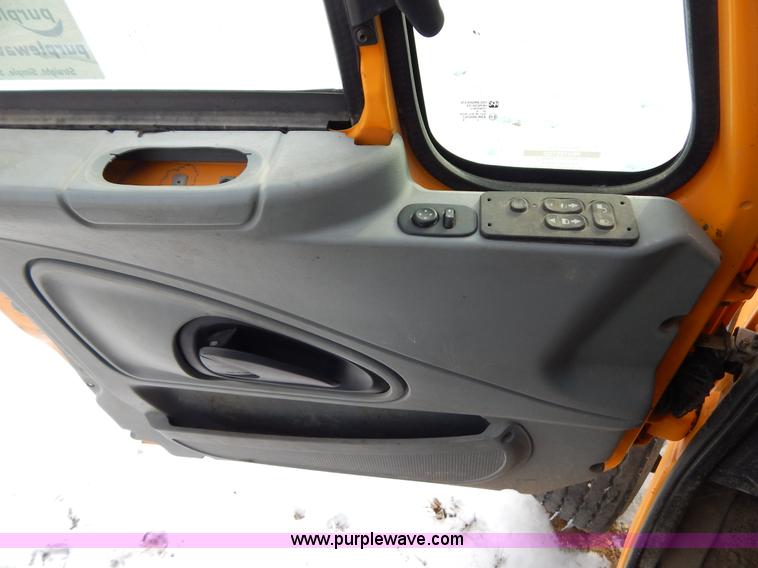 image for item I1205 2007 International 7400 dump truck