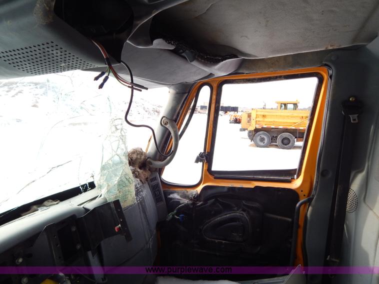 image for item I1205 2007 International 7400 dump truck