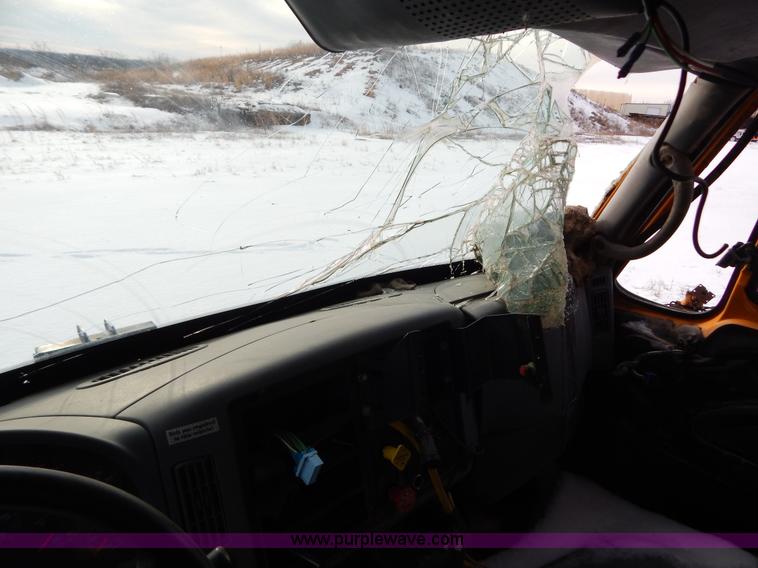 image for item I1205 2007 International 7400 dump truck