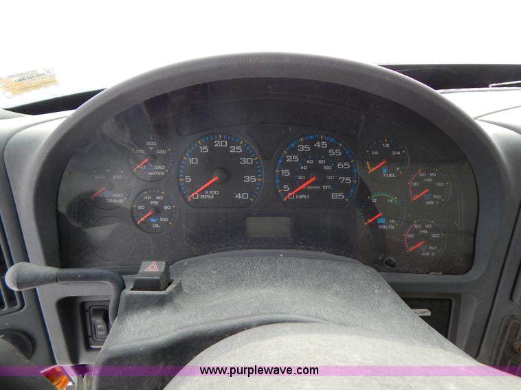 image for item I1205 2007 International 7400 dump truck