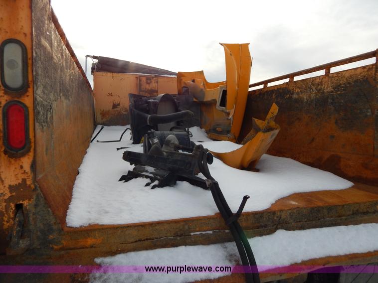 image for item I1205 2007 International 7400 dump truck