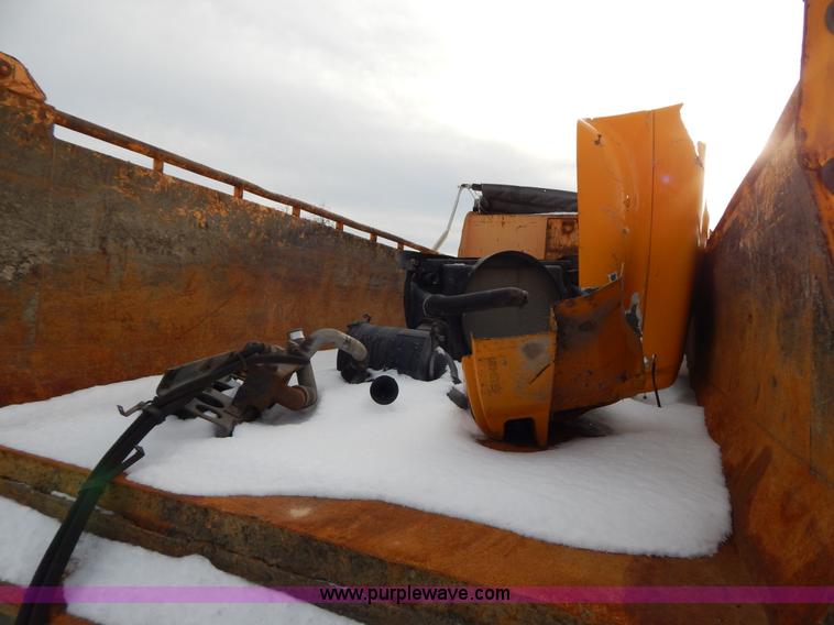 image for item I1205 2007 International 7400 dump truck