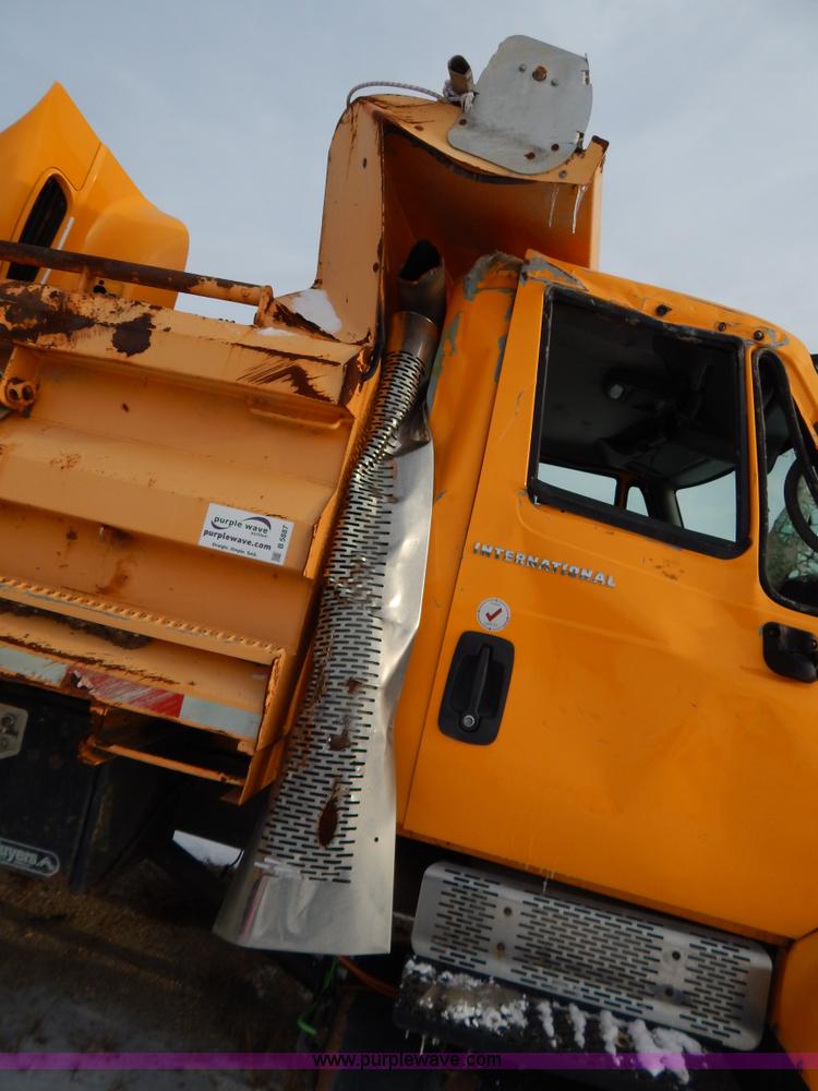 image for item I1205 2007 International 7400 dump truck